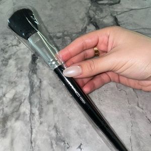 MAC Cosmetics Brush 129 Synthetic Hair NEW